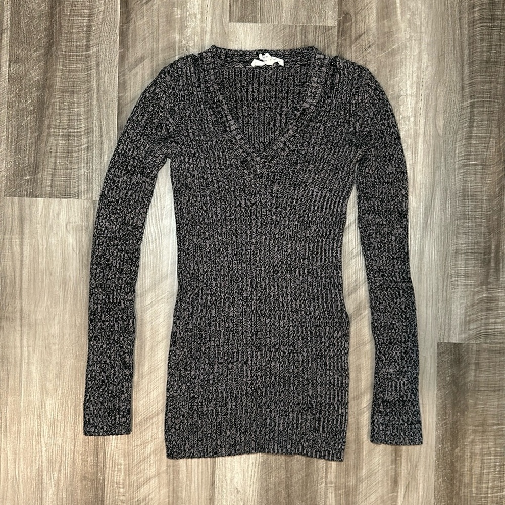 Bcbgeneration Ribbed Split Neck V-Neck Long Sleev… - image 1